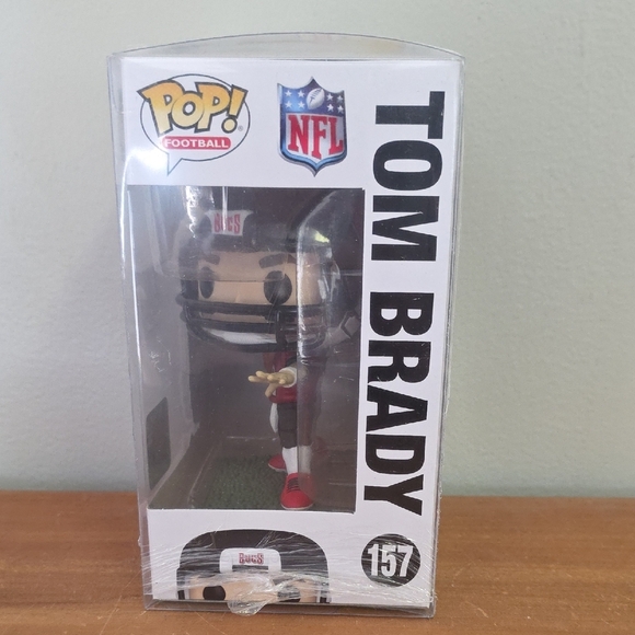 Funko Pop! NFL Figure Tom Brady With The Tampa Bay Buccaneers - Picture 2 of 6